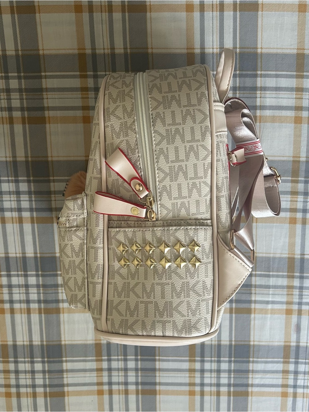 Backpack - Picture 3 of 7